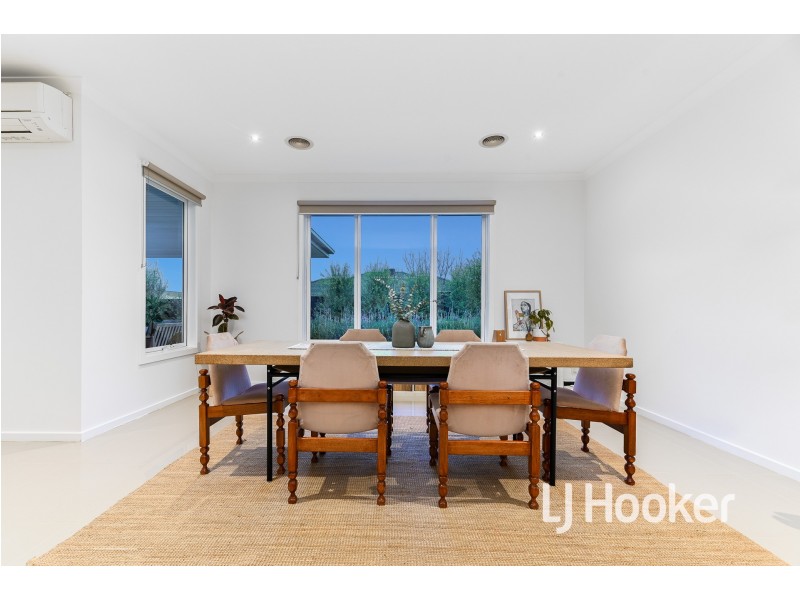 27 Landy Circuit, Pakenham VIC 3810