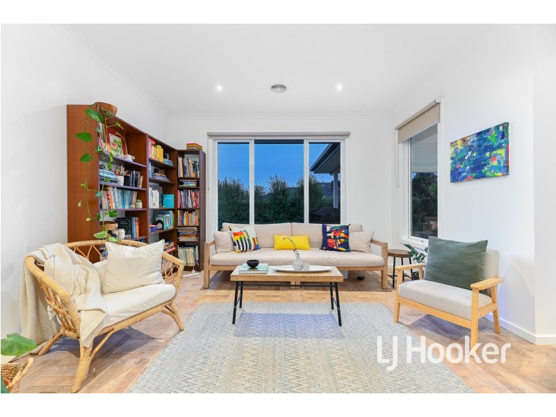 27 Landy Circuit, Pakenham VIC 3810