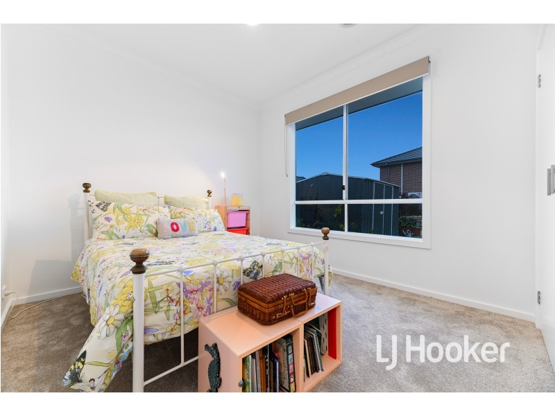 27 Landy Circuit, Pakenham VIC 3810