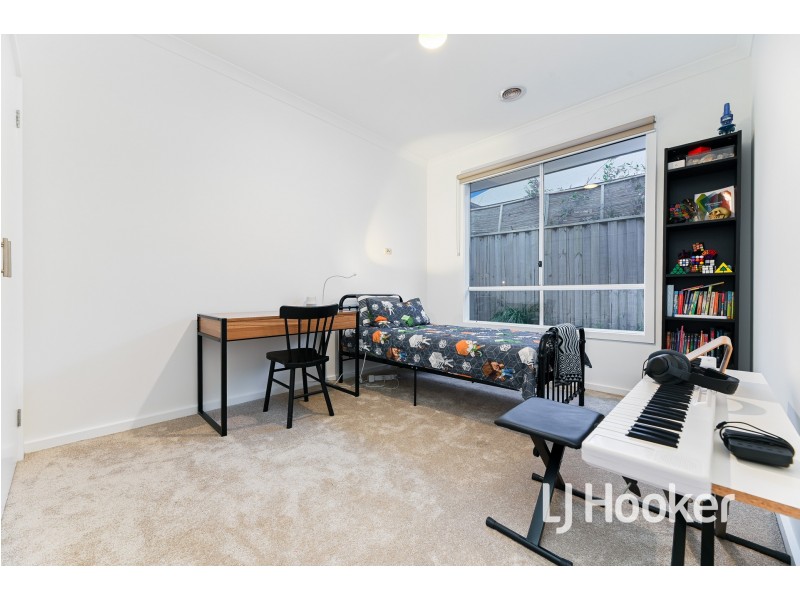 27 Landy Circuit, Pakenham VIC 3810