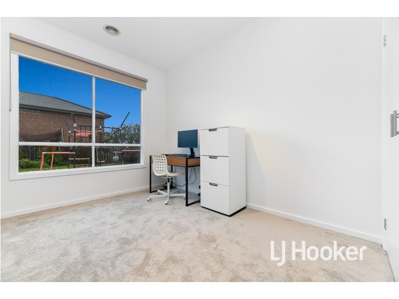 27 Landy Circuit, Pakenham VIC 3810