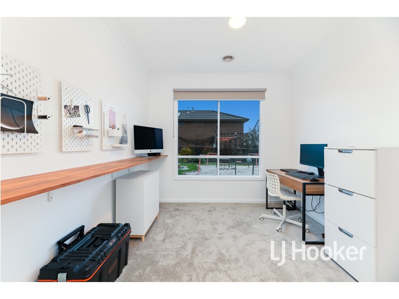 27 Landy Circuit, Pakenham VIC 3810