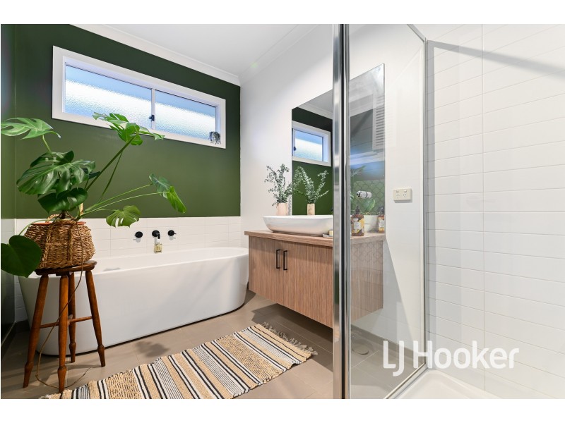 27 Landy Circuit, Pakenham VIC 3810