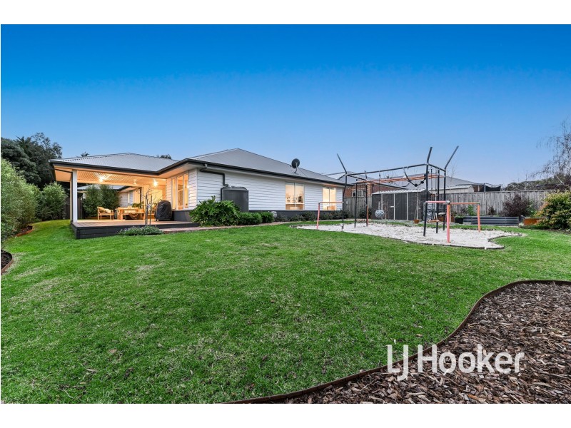 27 Landy Circuit, Pakenham VIC 3810