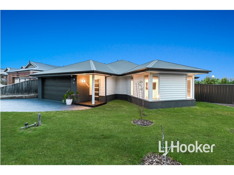 27 Landy Circuit, Pakenham VIC 3810