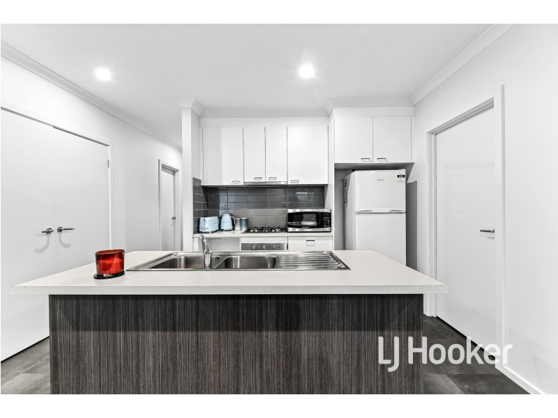 13/23 Atlantic Drive, Pakenham VIC 3810