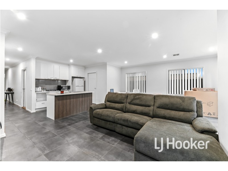 13/23 Atlantic Drive, Pakenham VIC 3810