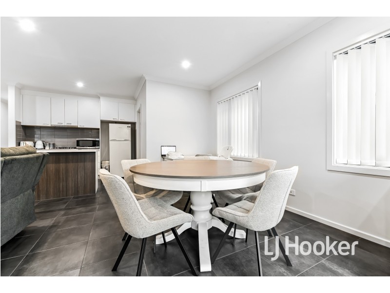 13/23 Atlantic Drive, Pakenham VIC 3810