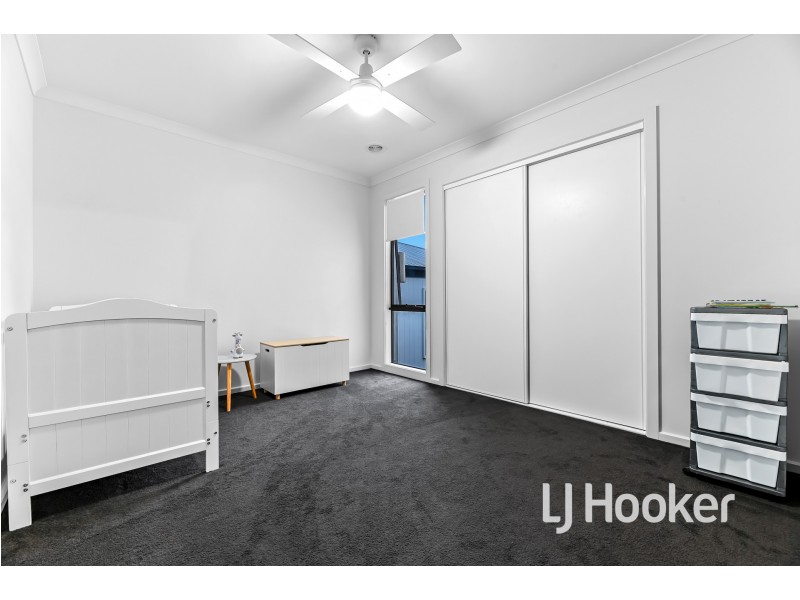 13/23 Atlantic Drive, Pakenham VIC 3810