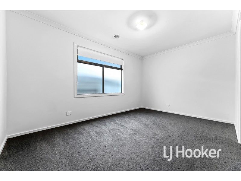 13/23 Atlantic Drive, Pakenham VIC 3810