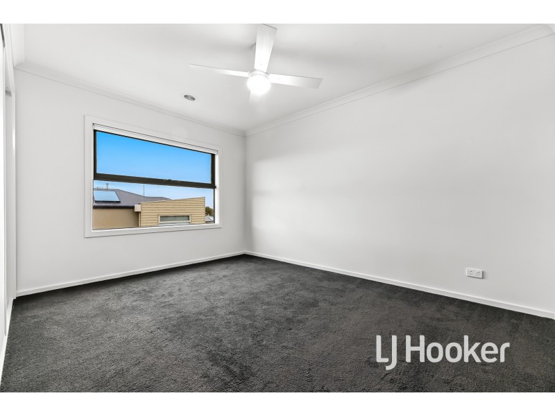 13/23 Atlantic Drive, Pakenham VIC 3810