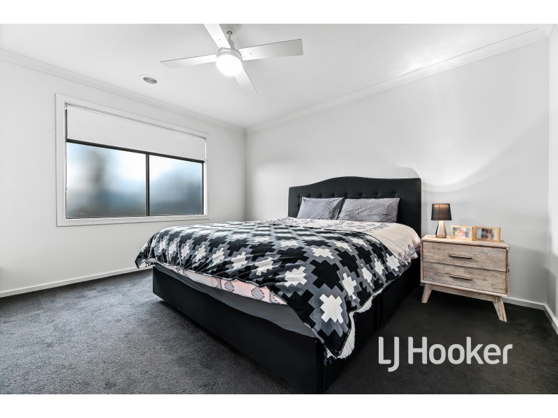 13/23 Atlantic Drive, Pakenham VIC 3810