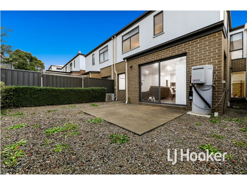 13/23 Atlantic Drive, Pakenham VIC 3810