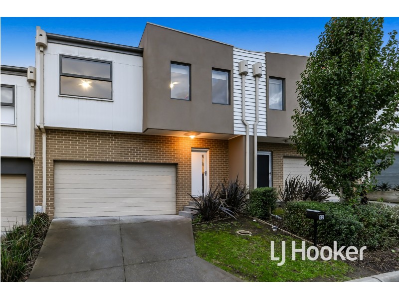 13/23 Atlantic Drive, Pakenham VIC 3810