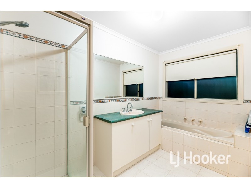 1/1 Montclaire Court, Pakenham VIC 3810