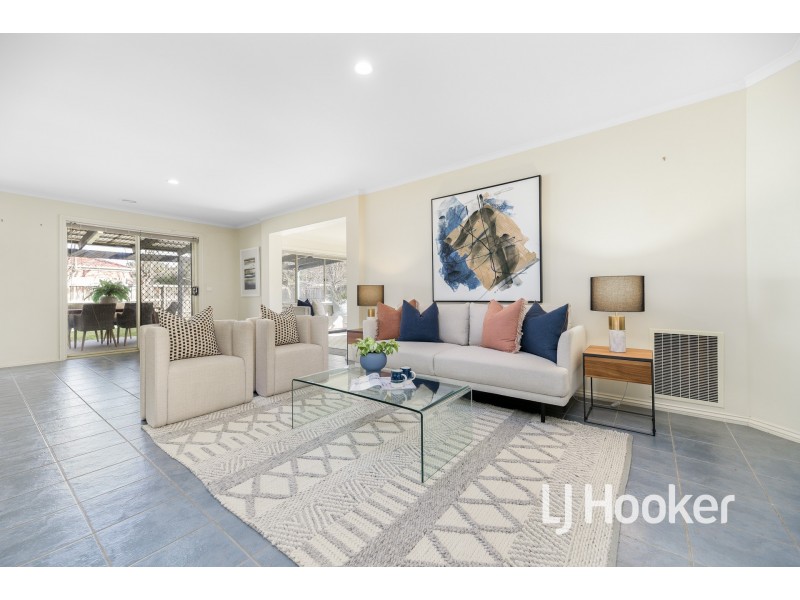 89 Oaklands Way, Pakenham VIC 3810