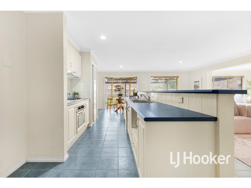 89 Oaklands Way, Pakenham VIC 3810