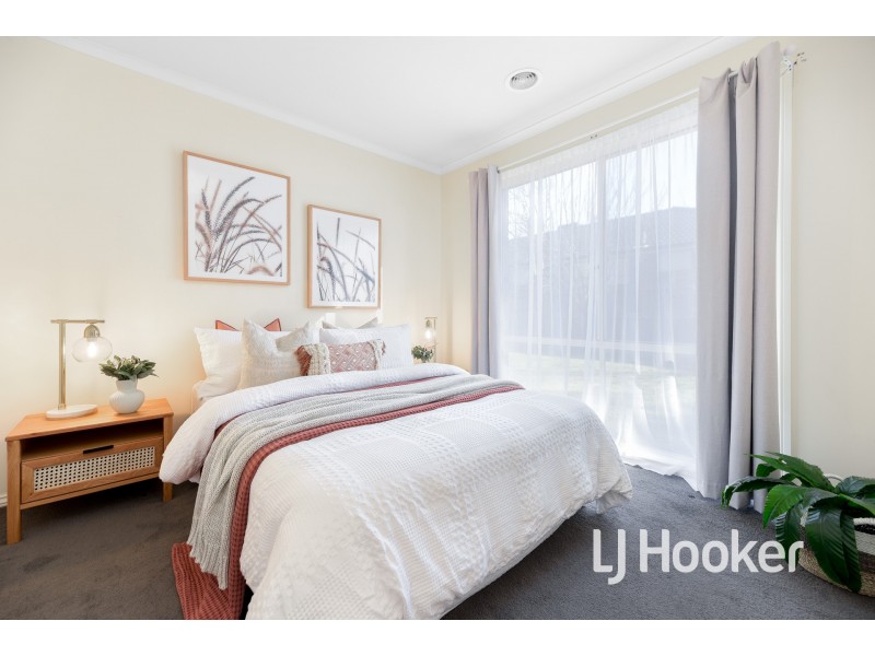 89 Oaklands Way, Pakenham VIC 3810