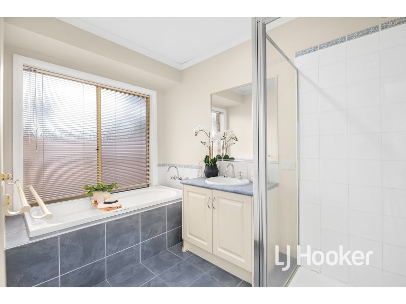 89 Oaklands Way, Pakenham VIC 3810