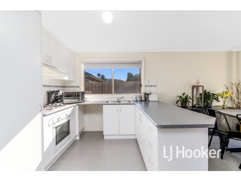 4/13 Red Cherry Court, Pakenham VIC 3810