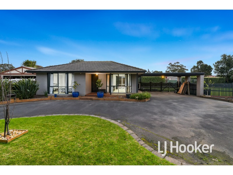 28 Bridle Place, Pakenham VIC 3810