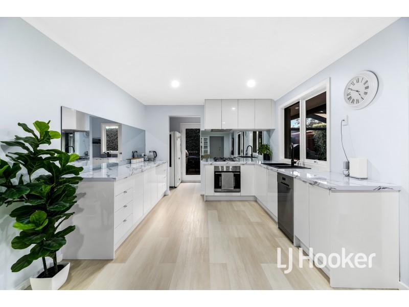 28 Bridle Place, Pakenham VIC 3810