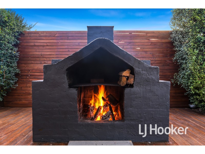 28 Bridle Place, Pakenham VIC 3810