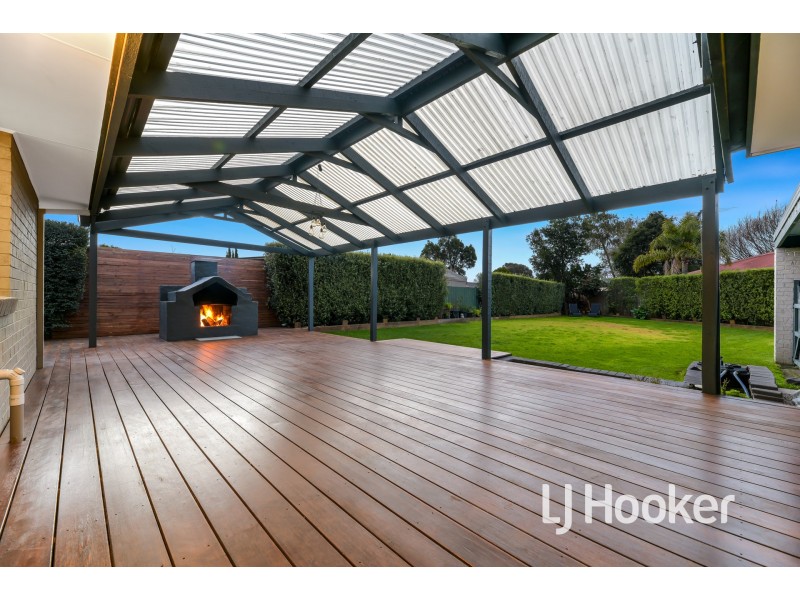 28 Bridle Place, Pakenham VIC 3810