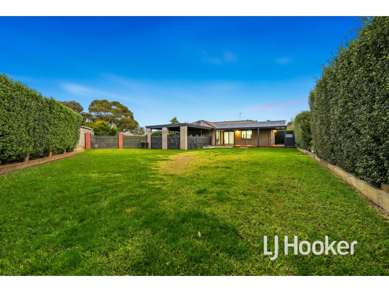 28 Bridle Place, Pakenham VIC 3810