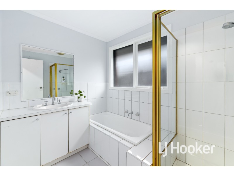 28 Bridle Place, Pakenham VIC 3810