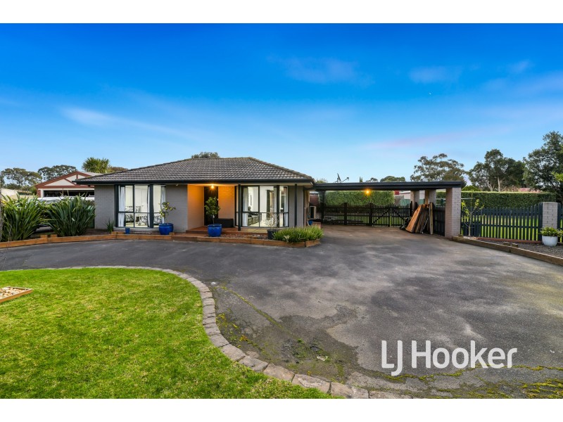 28 Bridle Place, Pakenham VIC 3810