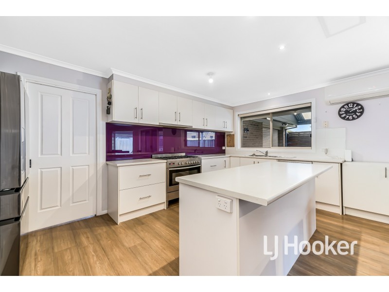 21 Carey Crescent, Pakenham VIC 3810