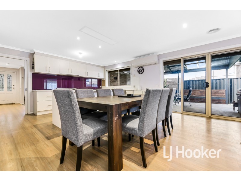 21 Carey Crescent, Pakenham VIC 3810