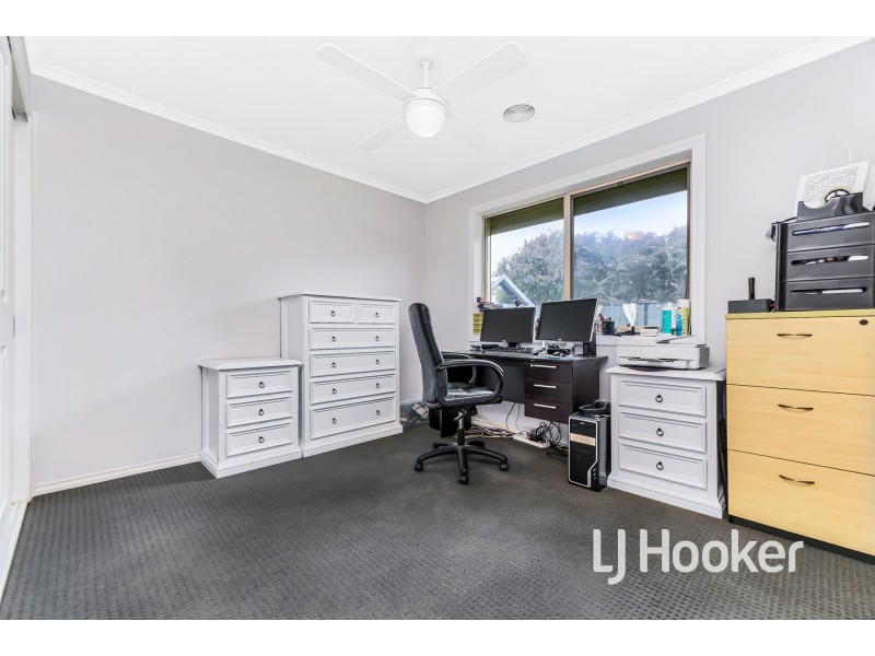21 Carey Crescent, Pakenham VIC 3810