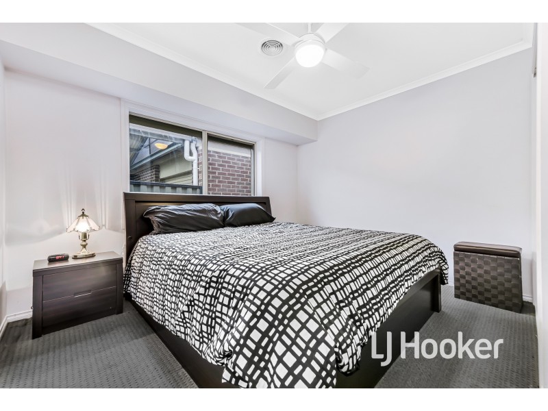 21 Carey Crescent, Pakenham VIC 3810