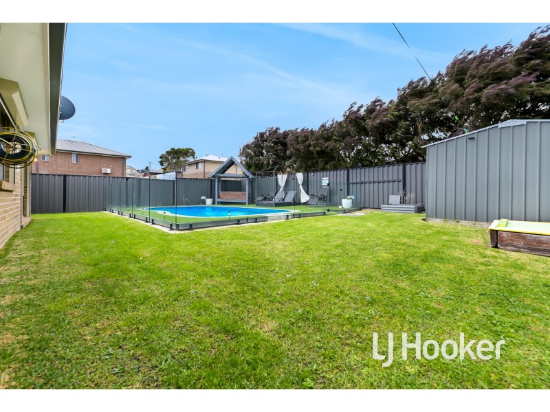 21 Carey Crescent, Pakenham VIC 3810