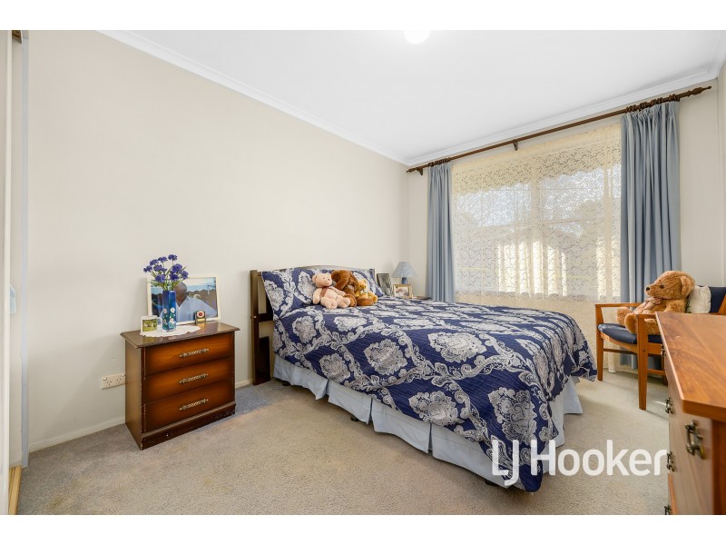 17 Deveney Street, Pakenham VIC 3810