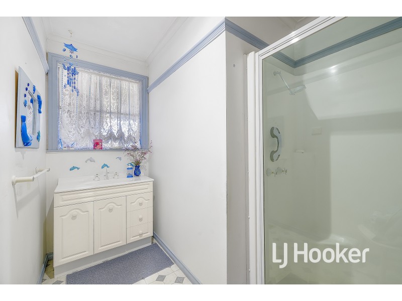 17 Deveney Street, Pakenham VIC 3810