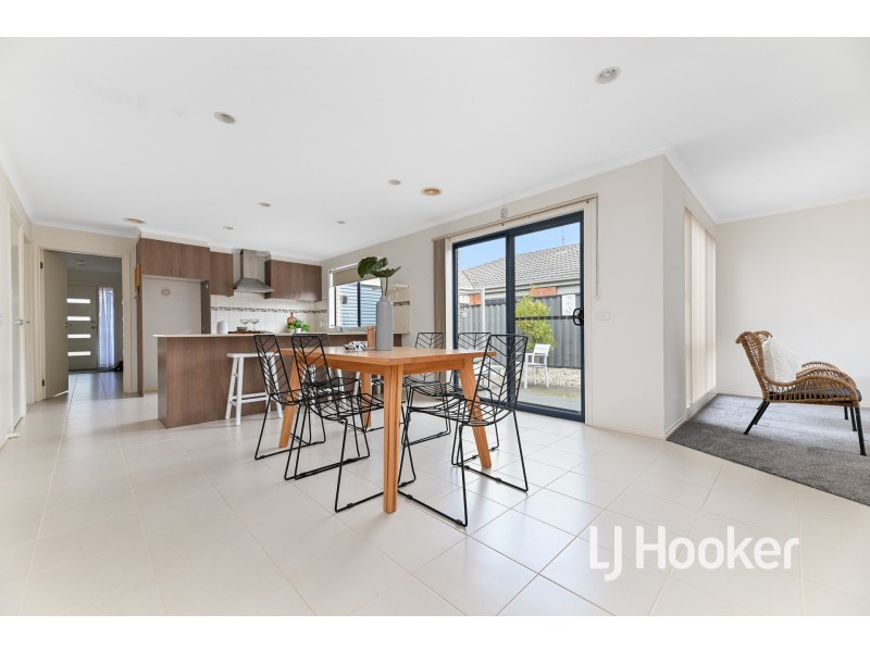 61 Leigh Drive, Pakenham VIC 3810