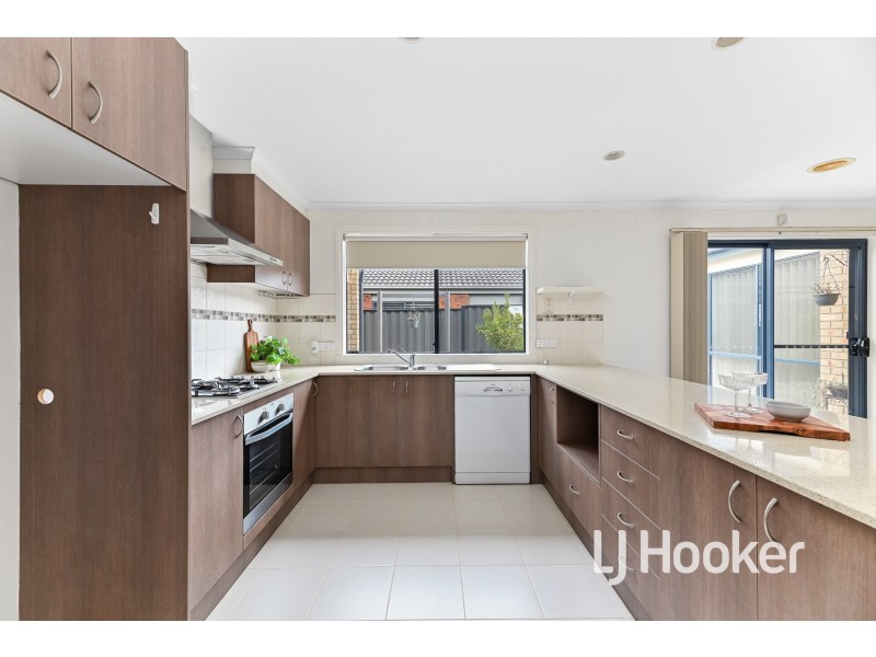 61 Leigh Drive, Pakenham VIC 3810