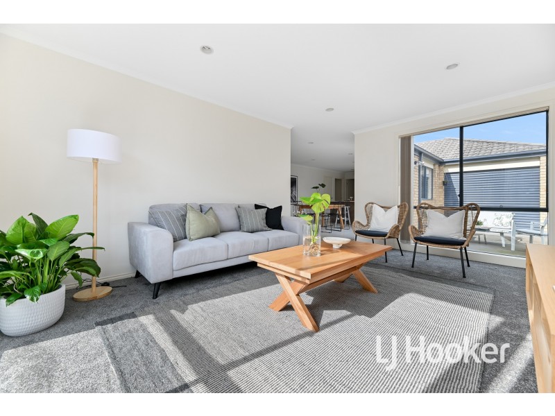 61 Leigh Drive, Pakenham VIC 3810