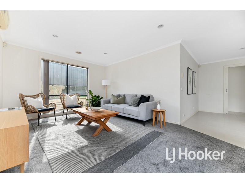 61 Leigh Drive, Pakenham VIC 3810