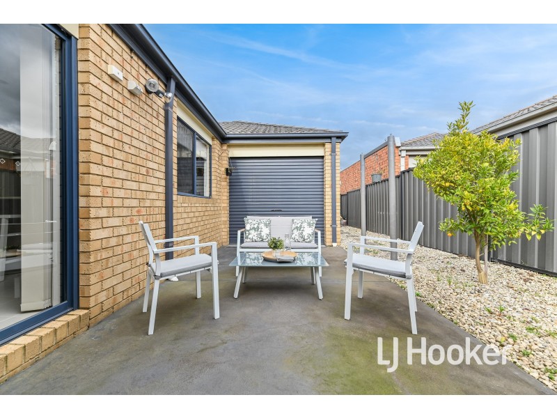 61 Leigh Drive, Pakenham VIC 3810