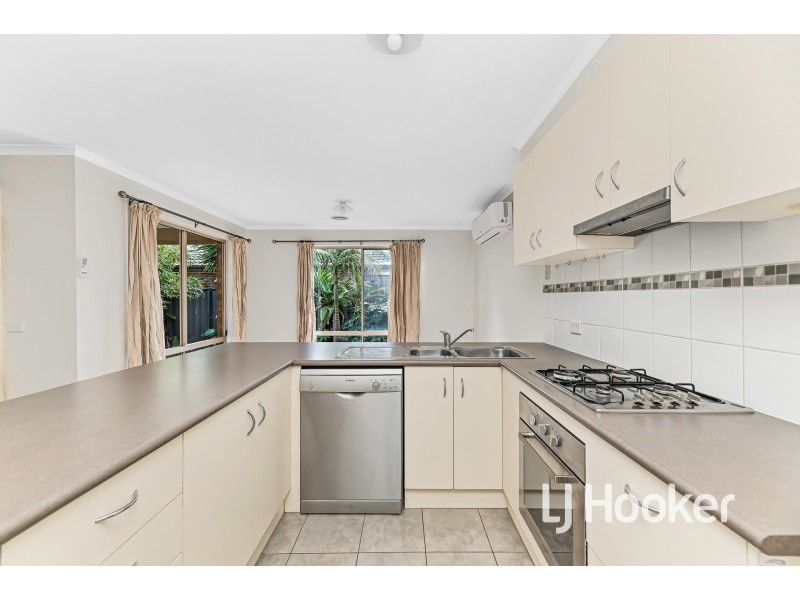 12 Caspian Chase, Pakenham VIC 3810