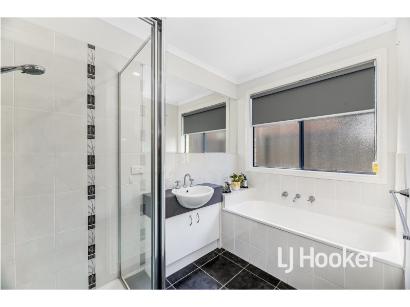 9 Ivory Drive, Pakenham VIC 3810