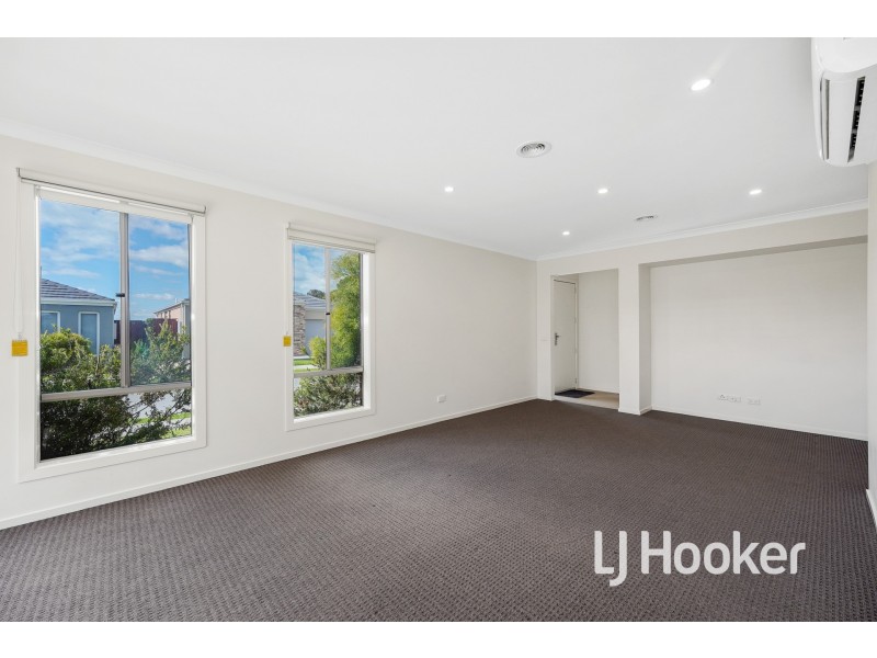 10 Manchester Boulevard, Officer VIC 3809