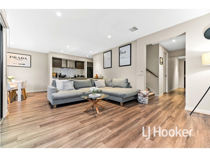 49 Glenrose Boulevard, Clyde North VIC 3978