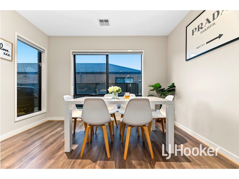 49 Glenrose Boulevard, Clyde North VIC 3978