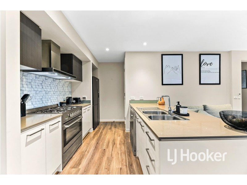 49 Glenrose Boulevard, Clyde North VIC 3978