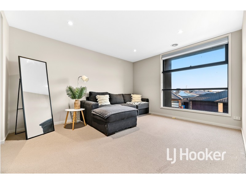 49 Glenrose Boulevard, Clyde North VIC 3978